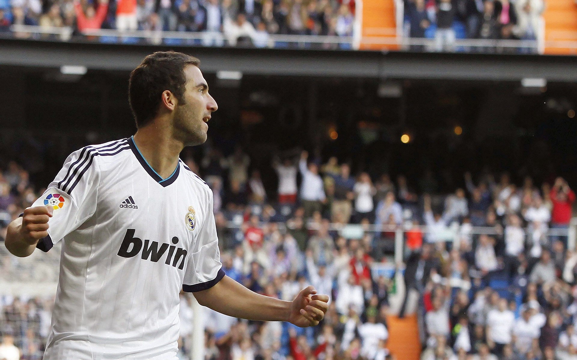 赛道与球场，当F1街道赛的轰鸣遇见CBA的鹰击长空