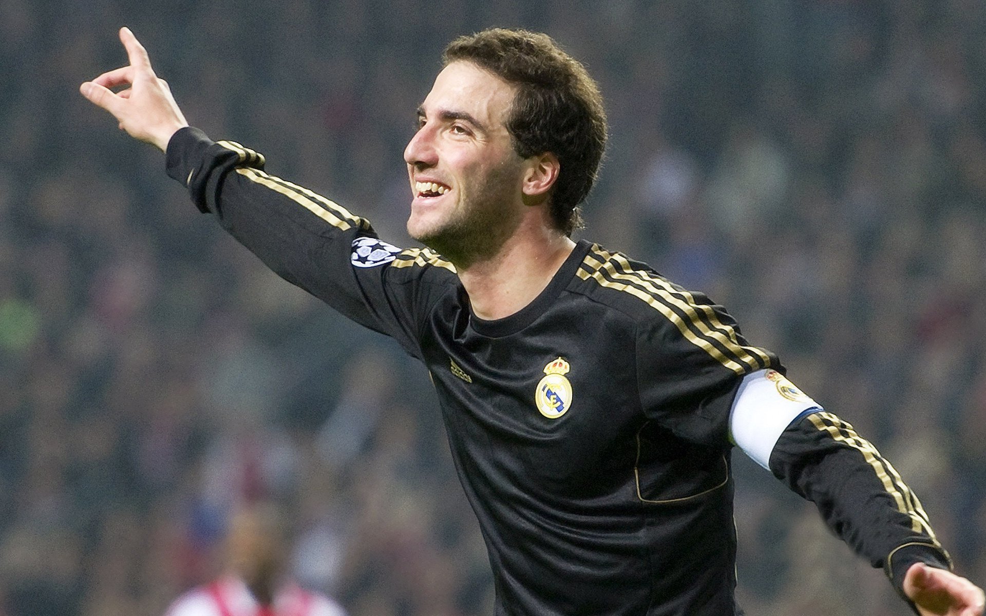 尤文式压制与梅西式光芒，两种胜利哲学的绿茵交响